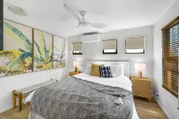 Little Fern House a Tropical Beach Hideaway Mudjimba,  Sunshine Coast 🛫 5 mins - جاكوزي