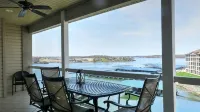 Executive 2 Bedroom Condo. Amazing Lakefront Views. Top Floor.  No Stairs. - Træningscentre