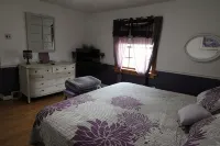 Cottage near Pittsburgh - Pet Friendly, No Pet/Cleaning Fees, Secluded & Quiet - balcony
