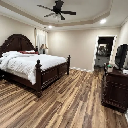 Charming 4-bedroom farm house retreat where luxury meets nature in Smithfield.