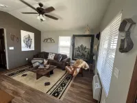 Tiny Home Cabin with Wyoming Modern Frontier style in the town of Hulett - Hytter