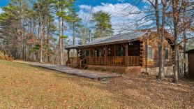 Serenity-A Romantic Secluded Riverfront 1 Level Expansive Log Cabin with Hot-Tub