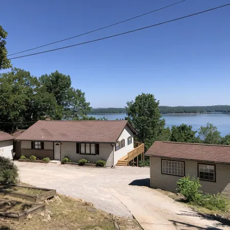 Great retreat!  Close to lake and marina