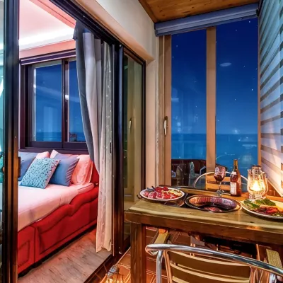 Geojedo Lemon Tree Pension Hotels near جرف سينسونداي