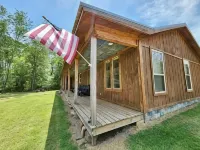 Beautiful rustic cabin on the shores of Greer's Ferry Lake - Alphydda