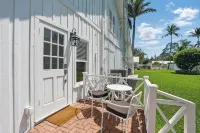 Two Blocks to the Gulf, Boutique Shopping, Arts and Dining in Old Naples. - Condos