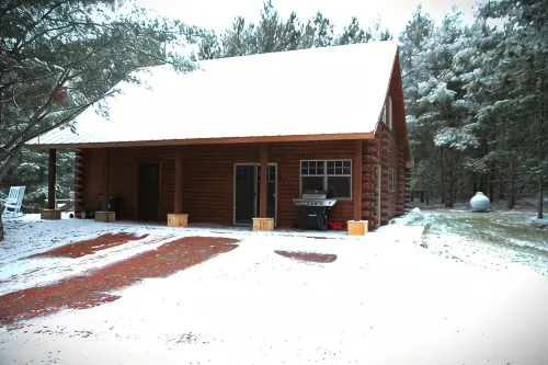 Brand NEW Cabin in the Pines w Private Lake - Chalets