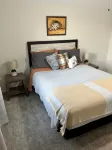 CENTRALLY LOCATED - 4 bedroom- Hancock House - Pet Friendly. 1 gig internet. - 3-stjärniga