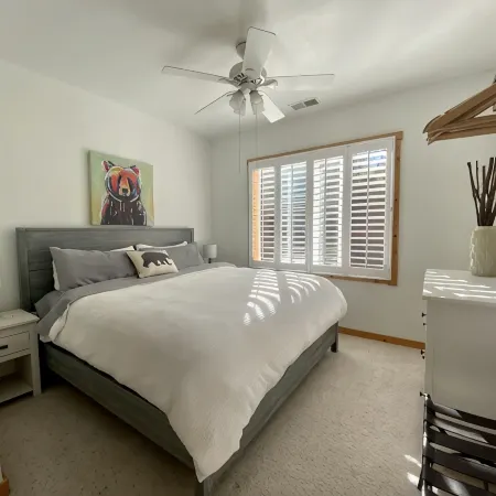 Family Friendly, Gorgeous Views and steps to Tahoe Donner Ski Hill
