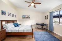 Family Friendly 4Br Retreat w/ Heated Pool, Fire Pit – Near Downtown Gilbert - 욕조
