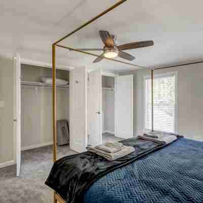 Beautiful Home w/ Private Yard! Walkable to Markets, Coffee Shops & More! Rooms