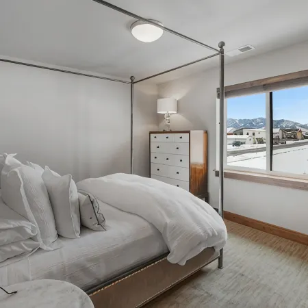 Luxury Accommodations on the Park with Big Mountain Views