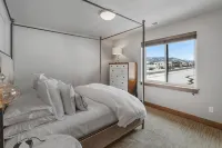 Luxury Accommodations on the Park  with Big Mountain Views - شرفة