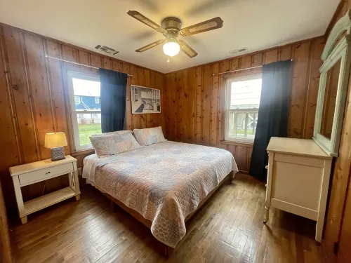 Classic Beach Bungalow in Excellent Location in Carolina Beach with AC, WiFi - Beach