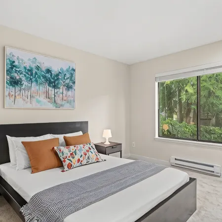 Modern Downtown Bellevue Condo, Free Parking