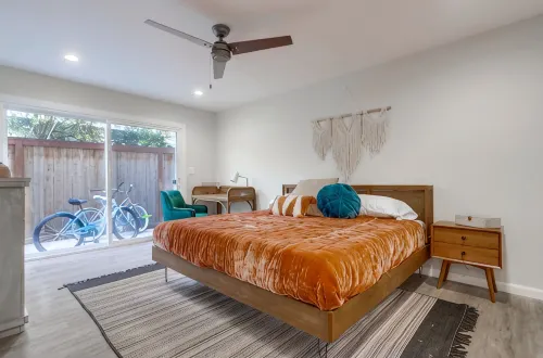 Luxe Three Bedroom Beach House with Private Patio - 2-نجوم