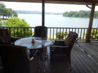 What a view of Lake Cherokee - Homestays