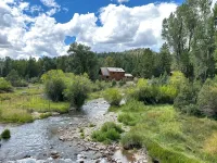 Beautiful log home-dog friendly, creek & mountain views,close to national parks - Træningscentre