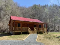 New 2/2 Log Cabin, Rushing Trout Stream, Hot Tub, Fireplace, 8 acres, WiFi - Alppimaja