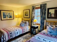 Perfect Lake or Mountain Getaway Less Than 5 Minutes Away - Homestays