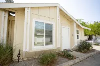 Sequoia Retreat Near Park Entrance Walk to Dining BBQ Private Yard - 3 tähden