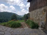 Guest house~ HOT TUB ~Breathtaking mountain views near Hatley Point - Mountain view