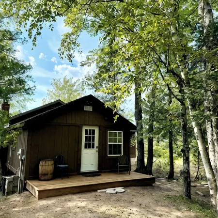 SandRiver Cabin -Relax on the mouth of the SandRiver with views of Lake Superior
