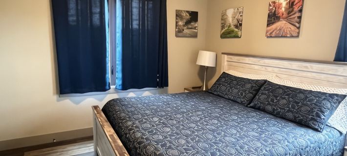 Fantastic Top Floor Condo for 2 in the Heart of Downtown Traverse City W/Parking Hotels in Traverse City