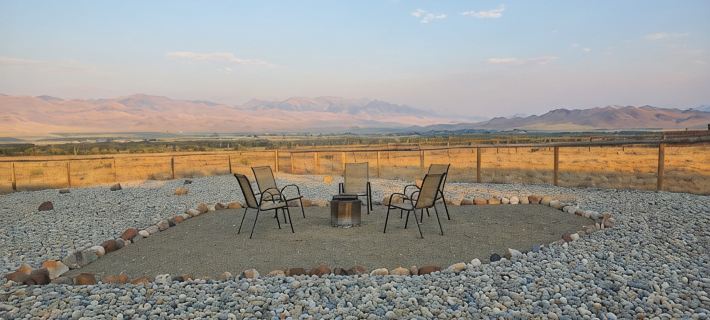 High Desert Haven - A Beautiful 3 Bedroom Home with Optional RV Hookup! Hotels in Custer County