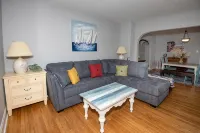 Historic Silver Beach house - 1 block from downtown State St. - Wi-Fi