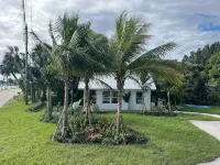 Waterfront luxury bungalow with private beach, paddleboards, kayaks and bikes! - WiFi