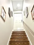 Modern Open Floor Plan Guest Apt with King - 4-Star