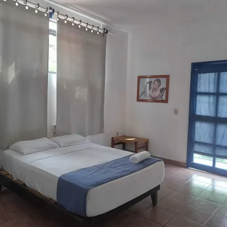 Hotel & Hostal Mayflower