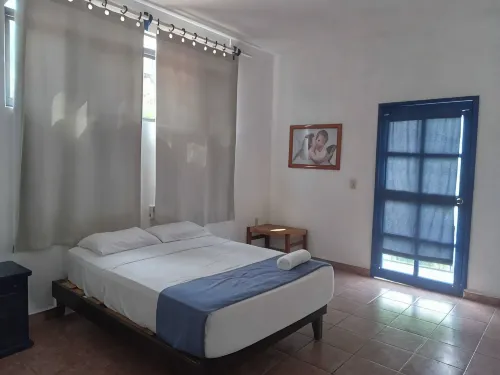 Hotel & Hostal Mayflower - Bãi đậu xe