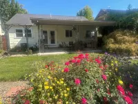 1 king bed 1 queen bed 2 bedroom house with AC, WiFi and washer and dryer - 3-Star