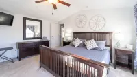 LUXURY RETREAT / PICKLEBALL COURT,  less than 3 miniutes from Winstar Casino! - 3-stjärniga