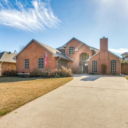 Rockwall Lux Retreat💥Pool&Spa💥Covered Patio-5min walk downtown-Parks-Trails-Lake