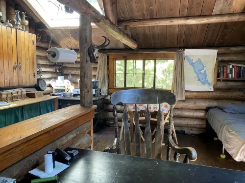 Walk to this secluded lakeside cabin in downeast Maine - Alphydda