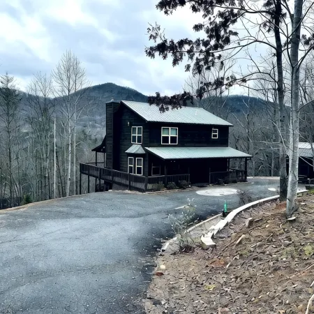 Moose Shack - Mountain Views · Spa King Suite · Game Room · 3 Patios