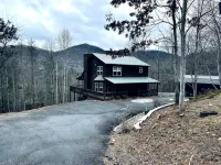 Moose Shack - Mountain Views · Spa King Suite · Game Room · 3 Patios - balcon