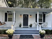 Charming & Quaint - Fully Restored Historic Cottage at Camellia Cottages - Boutique