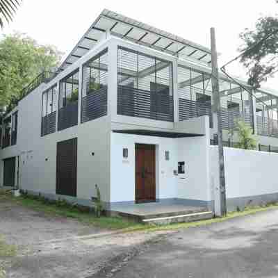 Jays Guest Diyatha Waterfront Hotel Exterior