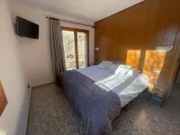 Hostal El Quintà - parking