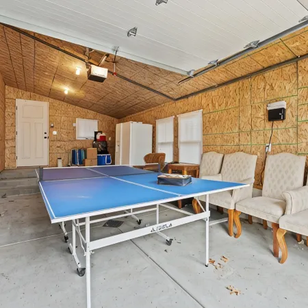 Heated pool and steps from downtown Saugatuck! Family-friendly retreat
