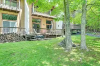 Windham Retreat w/ Private Deck & Mtn Views! - parking