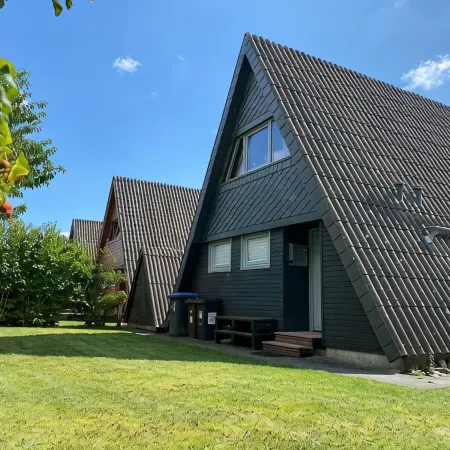 Holiday house with fireplace, near the beach, dogs welcome