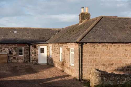 Cosy Northumberland farm cottage with hot tub in quiet location - 4-Star