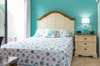 Stunning Oceanfront Condo at Coral Beach unit 1107 - キッチン
