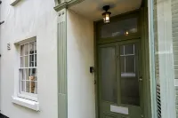 Surf Cottage. Beautiful 4 bed townhouse, the heart of Cromer, steps to the beach - 3 stjerner