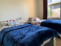 Cheerful 2 Bedroom home in Hamilton Central